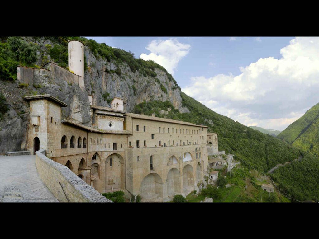 TAPPA 10-SUBIACO Sacro Speco di San Benedetto - Foto di Paolo Sbraga