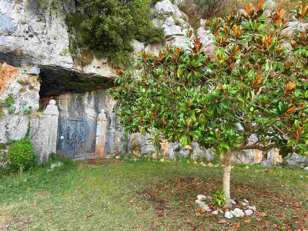 cammino san nilo italy hiking